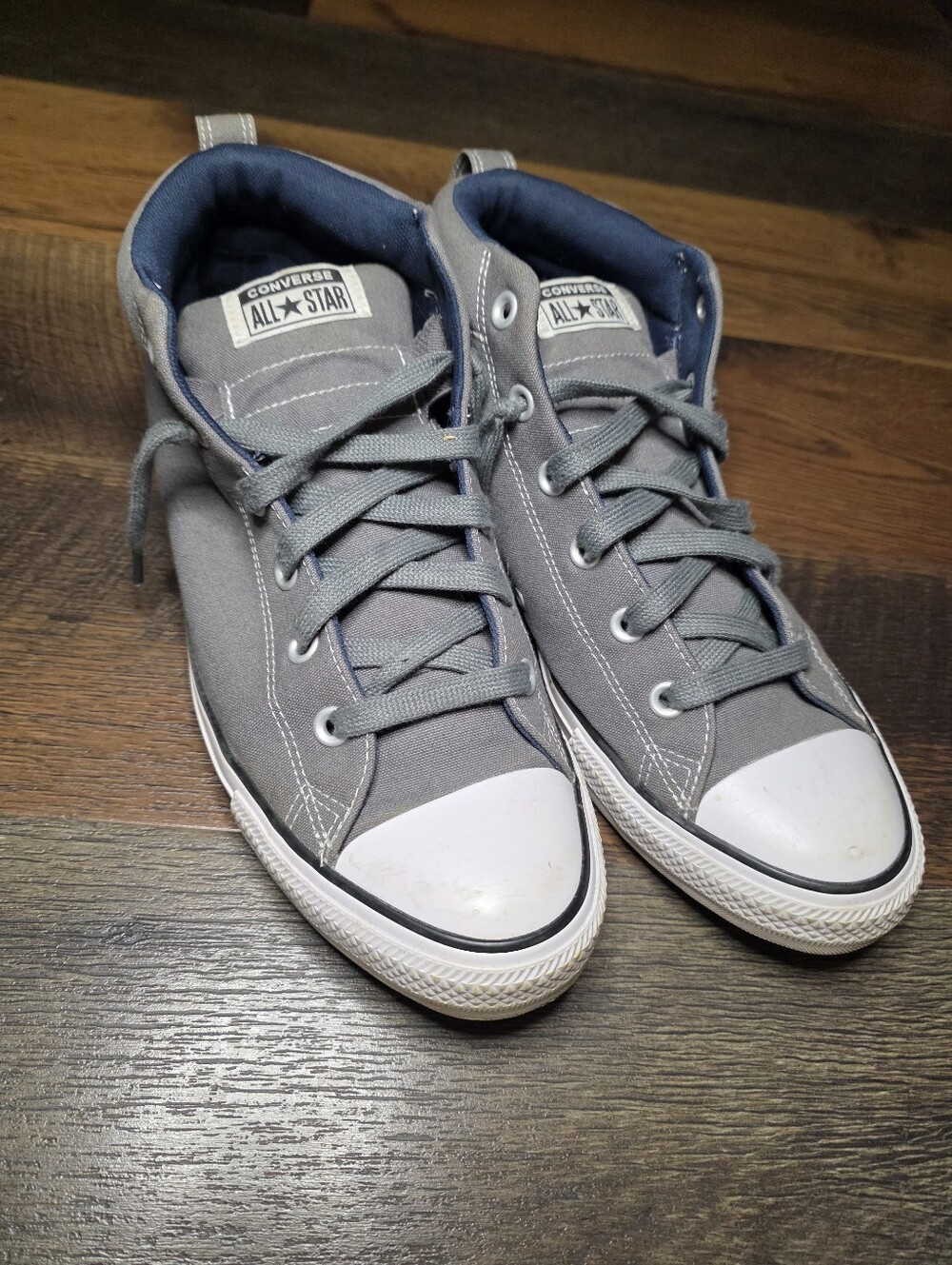 Mens 10.5 Converse In Grey - Picture 2 of 9